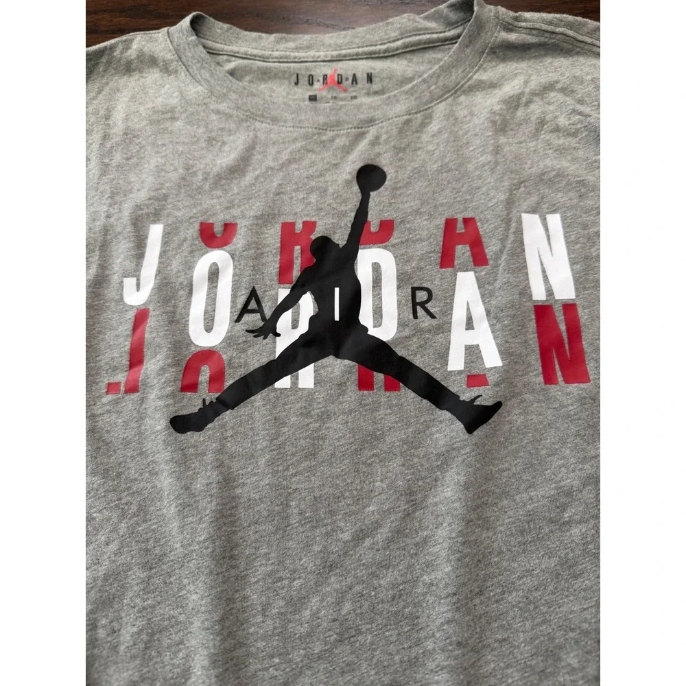 Jordan Boys Long Sleeve Graphic T-Shirt Carbon Heather Grey XL 95C680-GEH
